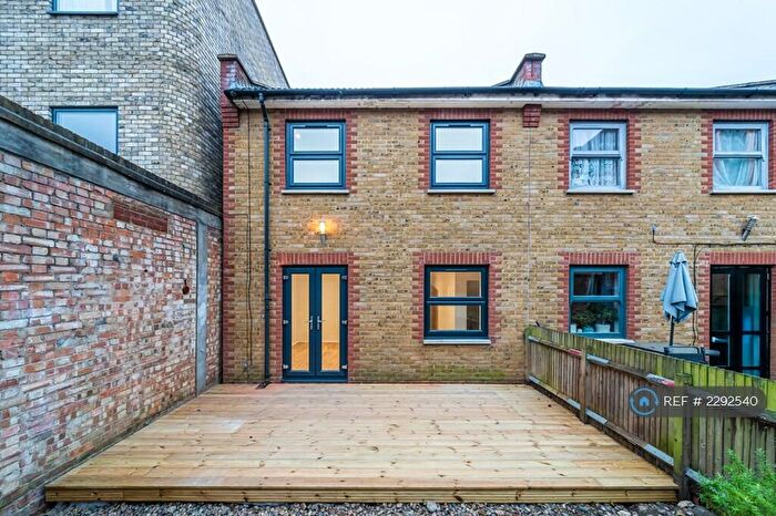 2 Bedroom Detached House To Rent In Knights Hill, London, SE27