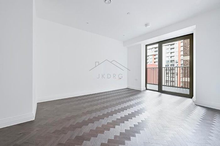 3 Bedroom Flat To Rent In Eden Place, London, E16
