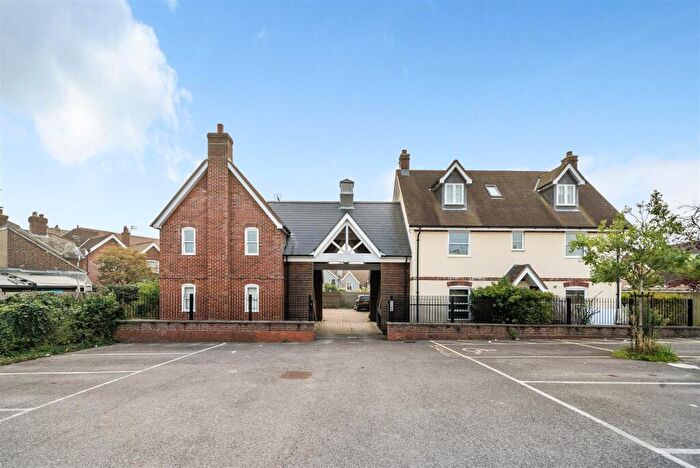 2 Bedroom Detached House To Rent In Old Drum Mews, Petersfield, GU32