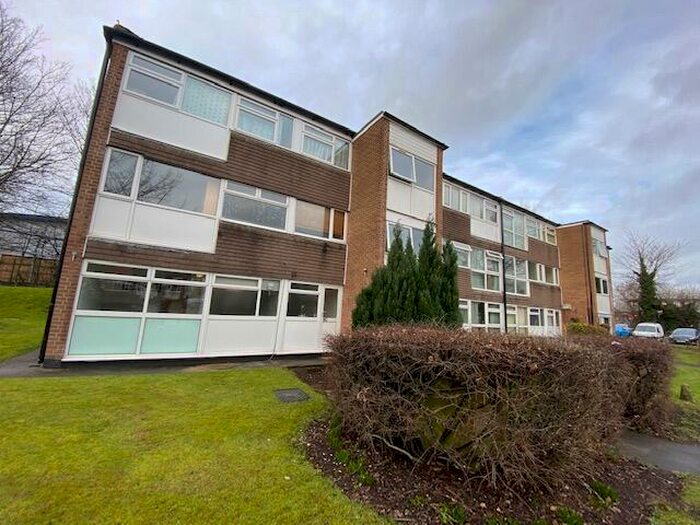 2 Bedroom Flat To Rent In Chelmsford Court, Nash Square. Birmingham., B42