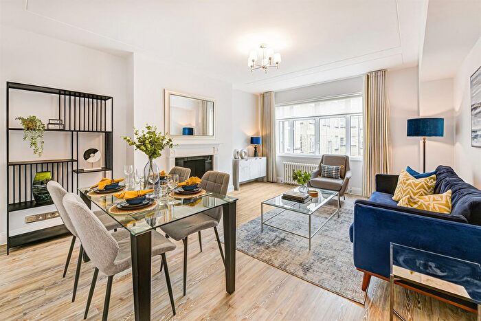 2 Bedroom Flat To Rent In Flat Richmond Court, Sloane Street, London, SW1X
