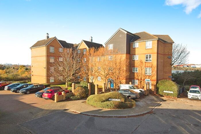 2 Bedroom Apartment For Sale In Greenhaven Drive, London, SE28