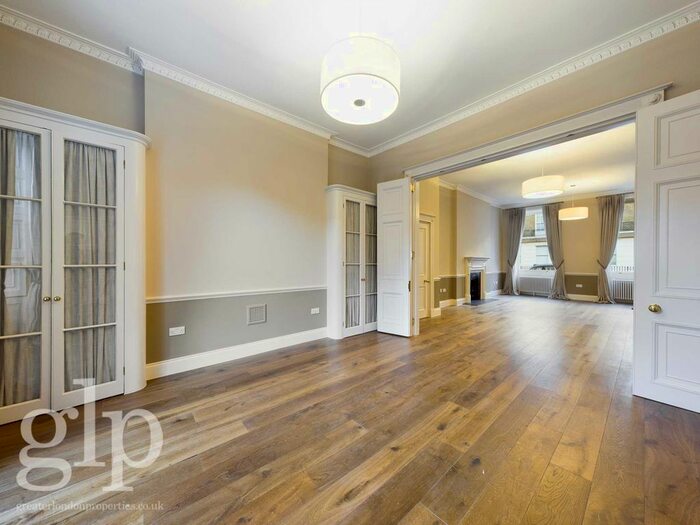 2 Bedroom Flat To Rent In Bedford Place, Bloomsbury, WC1B