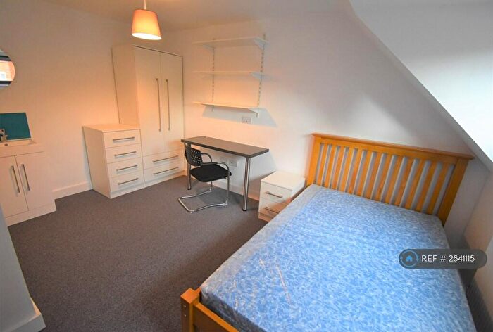 6 Bedroom Terraced House To Rent In Hillside Court, Reading, RG1