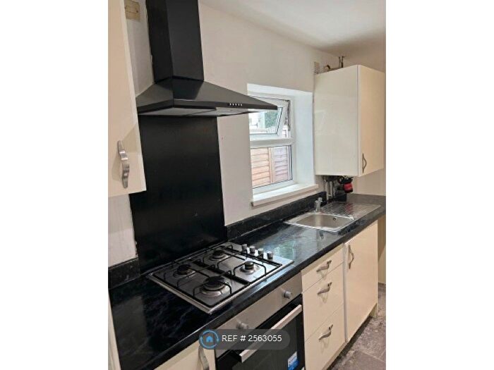 4 Bedroom Terraced House To Rent In Albert Street, Burton-On-Trent, DE14