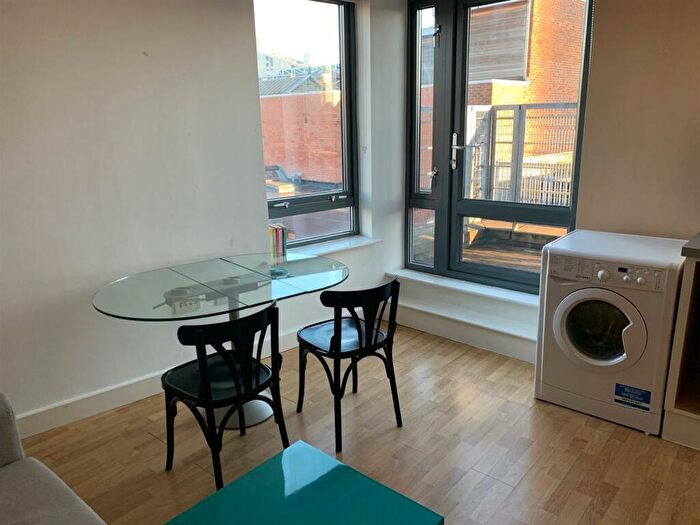 1 Bedroom Flat To Rent In Barton Street, Manchester, M3