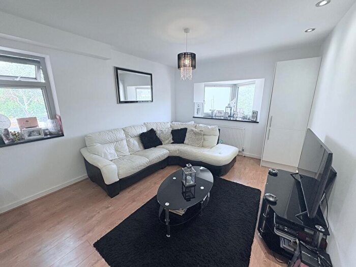 1 Bedroom Flat For Sale In Larkshall Road, London, E4