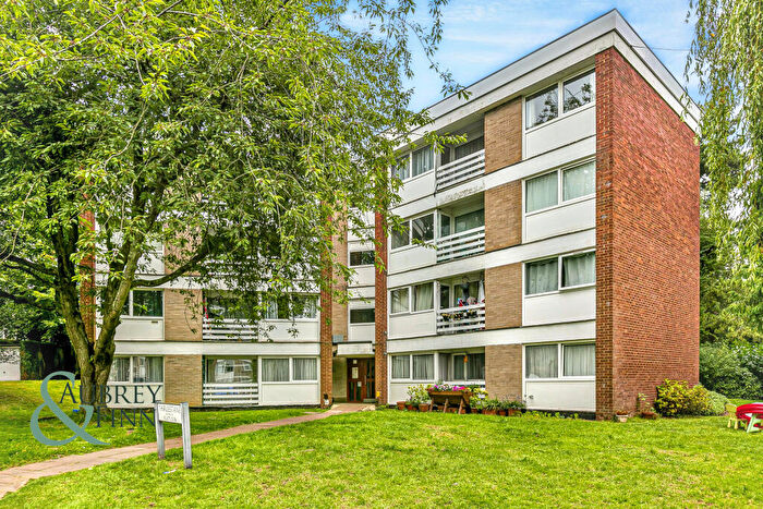 2 Bedroom Flat For Sale In Thirlestane, Lemsford Road, St. Albans, Hertfordshire, AL1