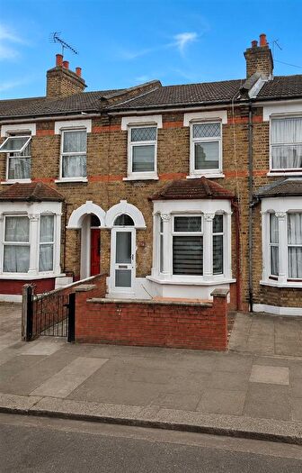 3 Bedroom Detached House To Rent In Alston Road, London, N18