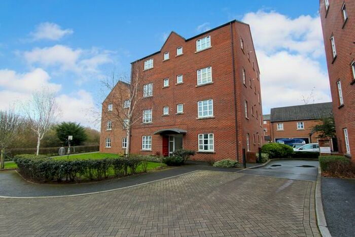 2 Bedroom Flat To Rent In Massingham Park, Taunton, TA2