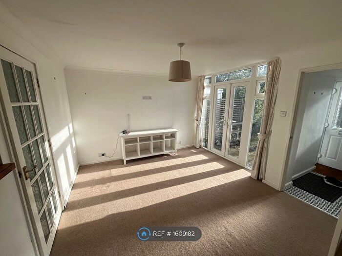 1 Bedroom Maisonette To Rent In Elgin House, Hitchin, SG4