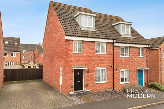 3 Bedroom Semi Detached House For Sale In Kelburn Road, Orton Northgate, PE2