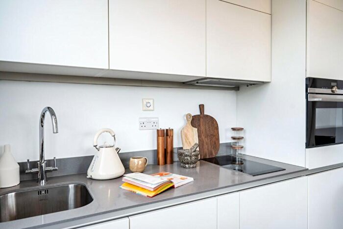 Studio To Rent In Zenith House, London, N15