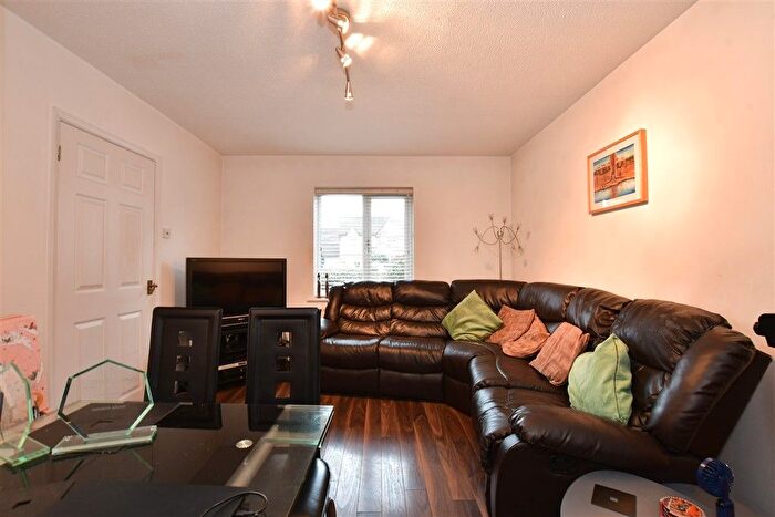 2 Bedroom Maisonette For Sale In Heathfield Park Drive, Chadwell Heath, Essex, RM6