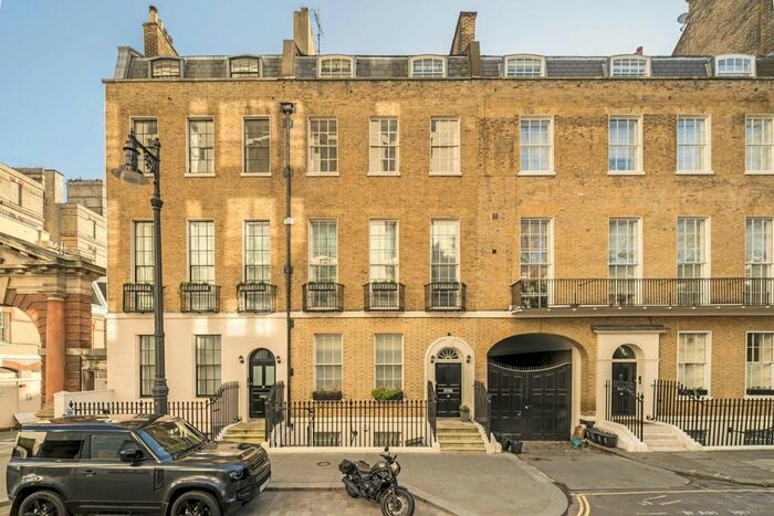 3 Bedroom Flat To Rent In Halkin Street, London, SW1X