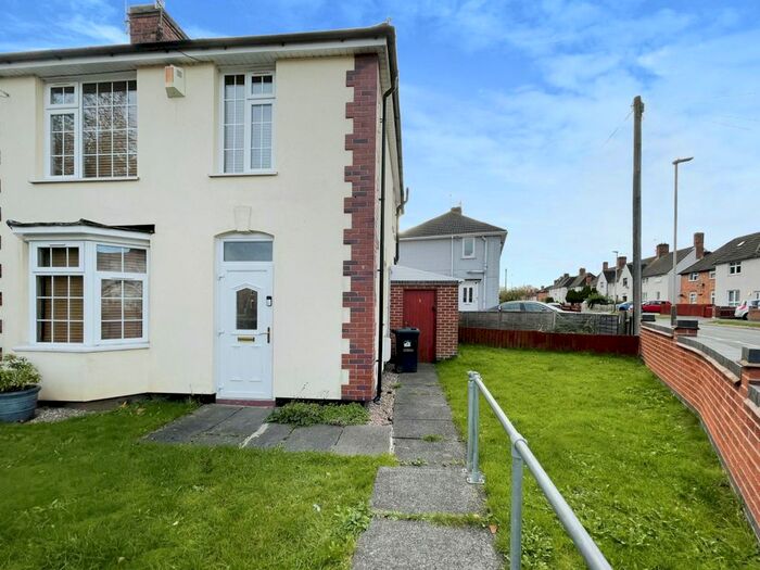 3 Bedroom Semi-Detached House To Rent In Waltham Avenue, Leicester, LE3