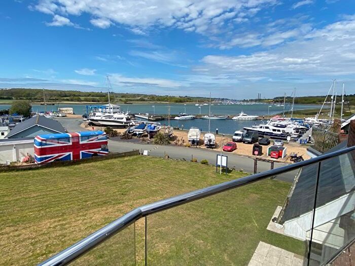 3 Bedroom Flat To Rent In Medina Breeze Walk, Newport, PO30