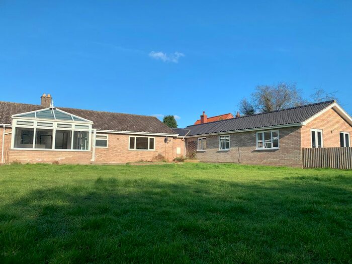5 Bedroom Bungalow To Rent In Cross Road, Swanton Abbott, Norwich NR10