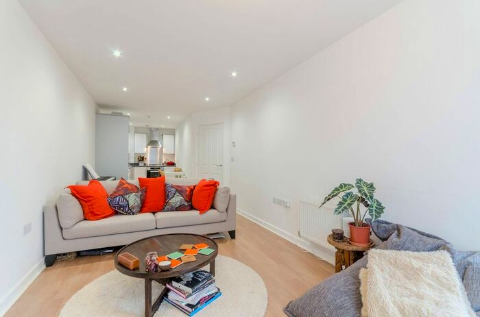 1 Bedroom Flat To Rent In Worcester Close, Crystal Palace, London, SE20