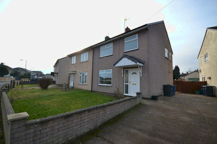 3 Bedroom Semi-Detached House To Rent In Oakdene, New Rossington, DN11