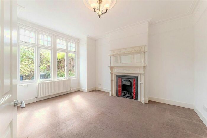 2 Bedroom Semi-Detached House To Rent In Churston Gardens, London, N11