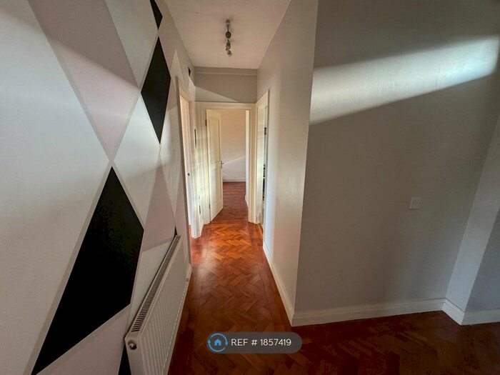 2 Bedroom Flat To Rent In Brighton Road, Purley, CR8