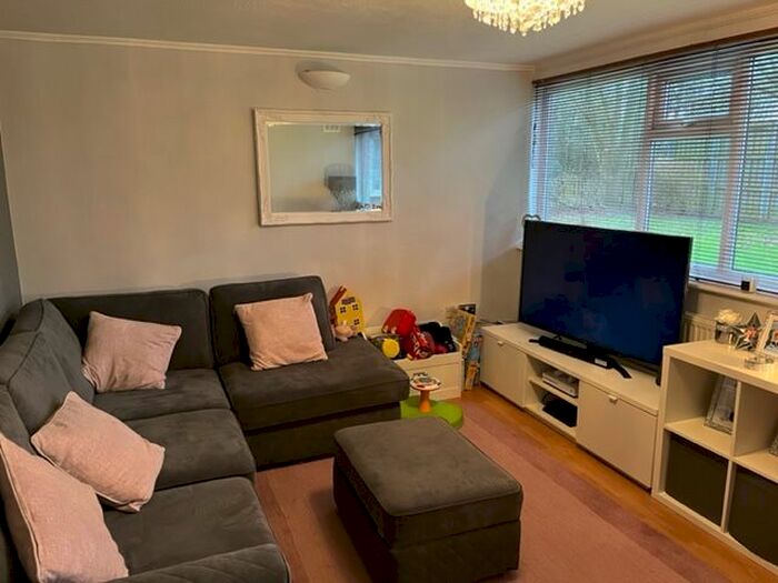 2 Bedroom Flat To Rent In Pleydell Close, Willenhall, Coventry, CV3