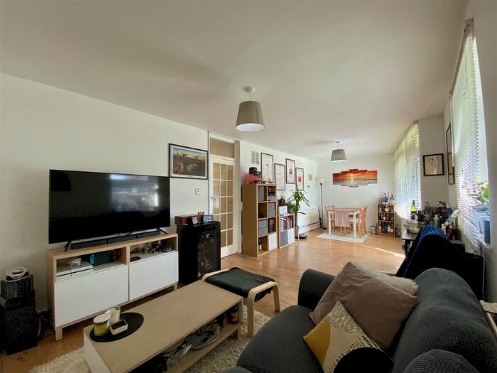 2 Bedroom Flat To Rent In Astonville Street, London, SW18