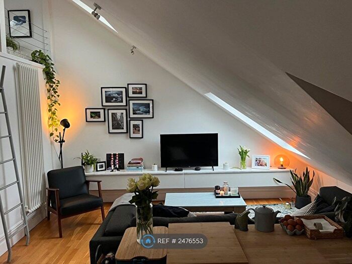 2 Bedroom Flat To Rent In Clapham Common South Side, London, SW4