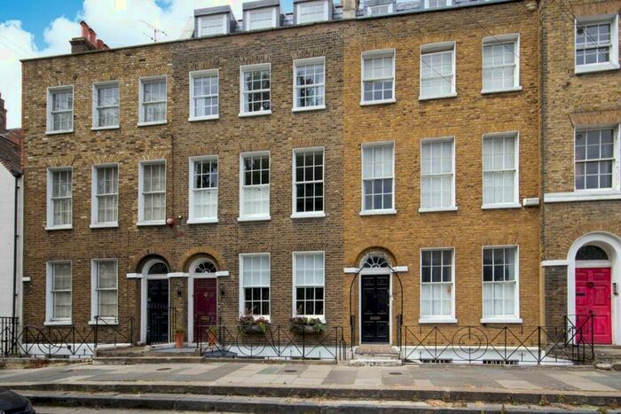 2 Bedroom Flat To Rent In Surrey Square, Walworth, SE17