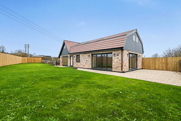 4 Bedroom Semi-Detached House For Sale In Brinsea, Congresbury, BS49