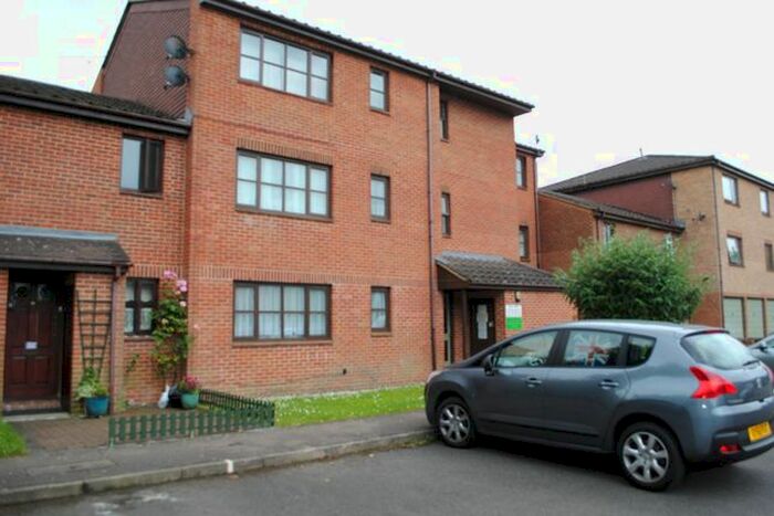 Studio To Rent In Newcourt, Cowley, Middlesex, UB8