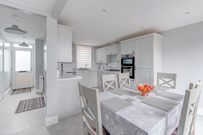 3 Bedroom End Of Terrace House For Sale In Eathorpe Close, Matchborough West, Redditch, B98