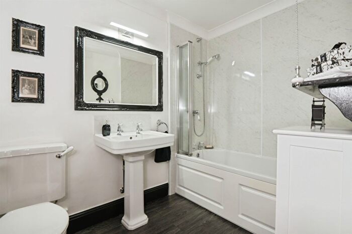 1 Bedroom Flat For Sale In Bassett Avenue, Southampton, SO16