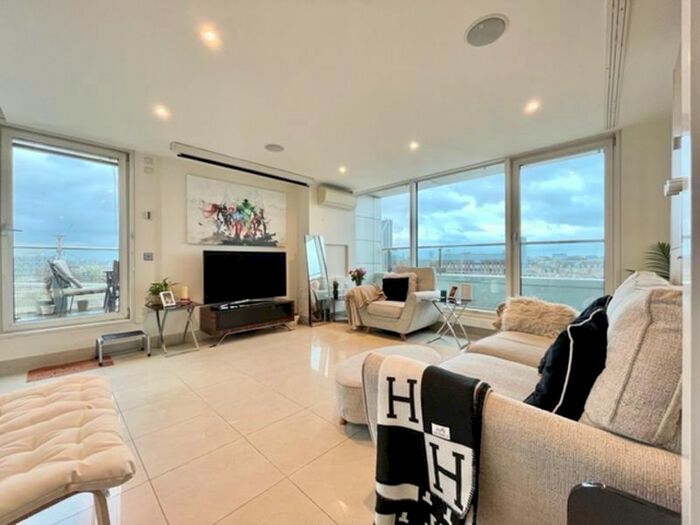 2 Bedroom Flat To Rent In Empire Square West, Empire Square, London, SE1