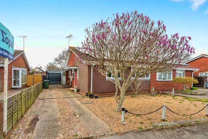 3 Bedroom Bungalow For Sale In Ely Gardens, Bognor Regis, PO21