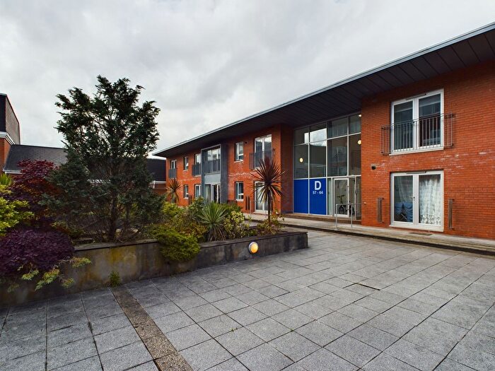 2 Bedroom Flat To Rent In Tates Avenue, Belfast, BT9