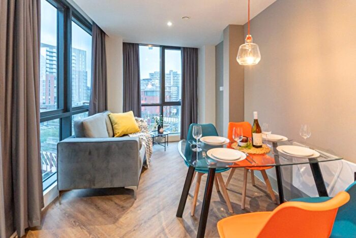 2 Bedroom Flat To Rent In Cross Street, Salford, Greater Manchester, M3