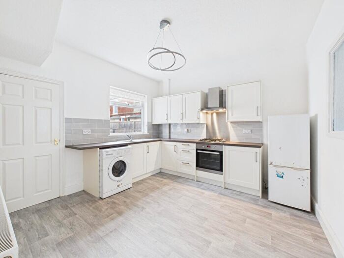 3 Bedroom End Of Terrace House For Sale In Perth Street, Hull, HU5