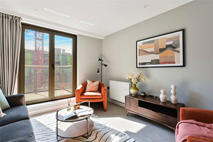 3 Bedroom Flat To Rent In Spinners Yard, Spinners Lane, LS7