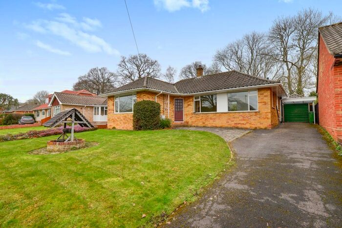3 Bedroom Bungalow To Rent In Peverells Wood Avenue, Chandler's Ford, Eastleigh, SO53