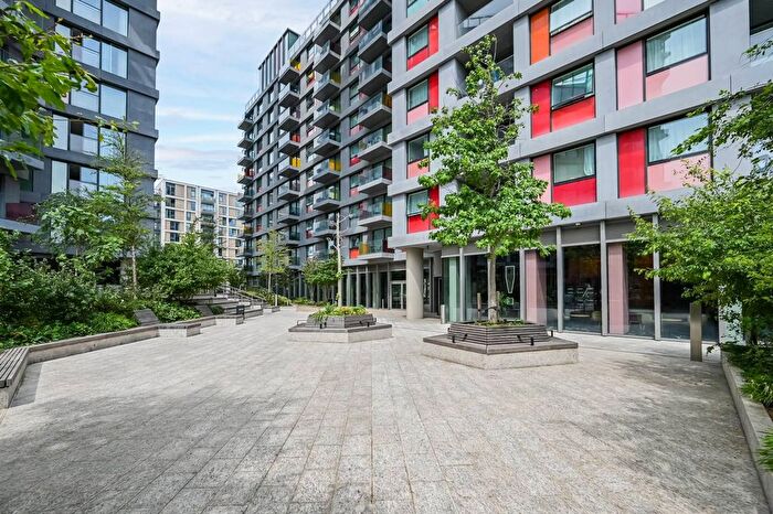 2 Bedroom Flat To Rent In Skylark Point, Portlands Place, Stratford, London, E20