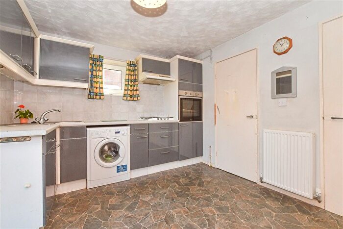 3 Bedroom Semi-detached House For Sale In Warwick Road, Kennington, Ashford, Kent, TN24