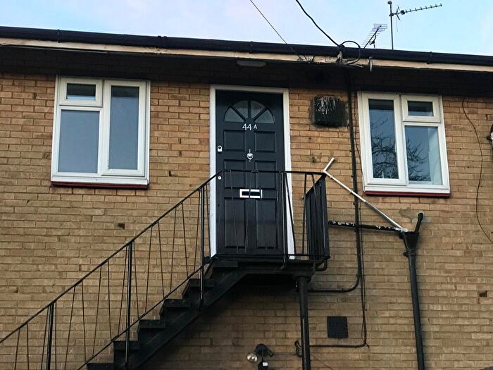 2 Bedroom Flat To Rent In Rochford, SS4