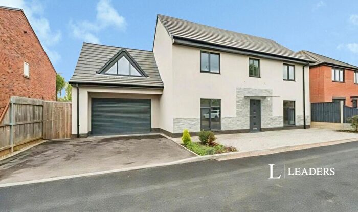 5 Bedroom House To Rent In Cornwall Drive, Long Eaton, NG10