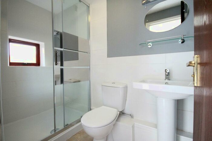 2 Bedroom Flat To Rent In Bedroom First Floor Flat In Chichester, PO19