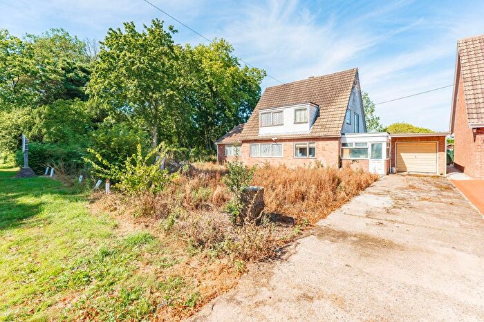 3 Bedroom Chalet For Sale In The Street, Reymerston, Norwich, NR9