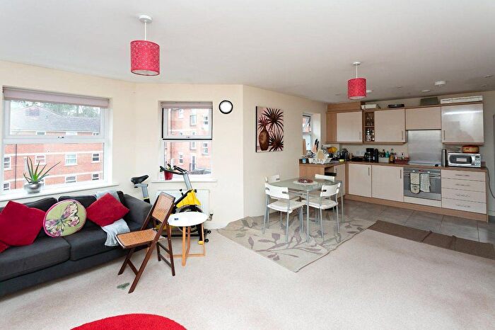 2 Bedroom Flat For Sale In Walton Road, Bushey, WD23