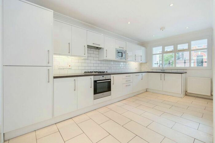 5 Bedroom Flat To Rent In Schubert Road, East Putney, London, SW15