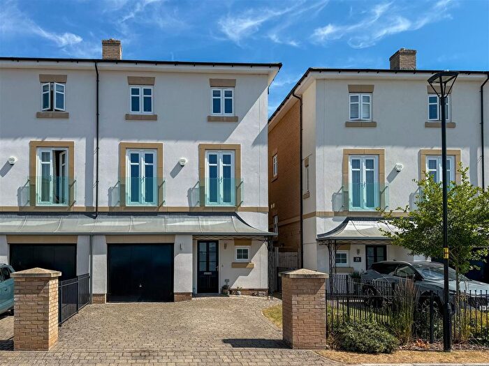 5 Bedroom Semi-Detached House For Sale In Cloister Way, Leamington Spa, CV32